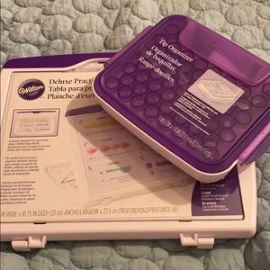 Wilton icing practice board and icing tips